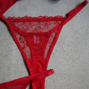 мереживні стрінги