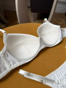 атласний комплект білизни