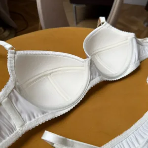 атласний комплект білизни