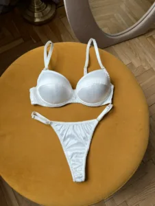 атласний комплект білизни