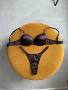 атласний комплект білизни